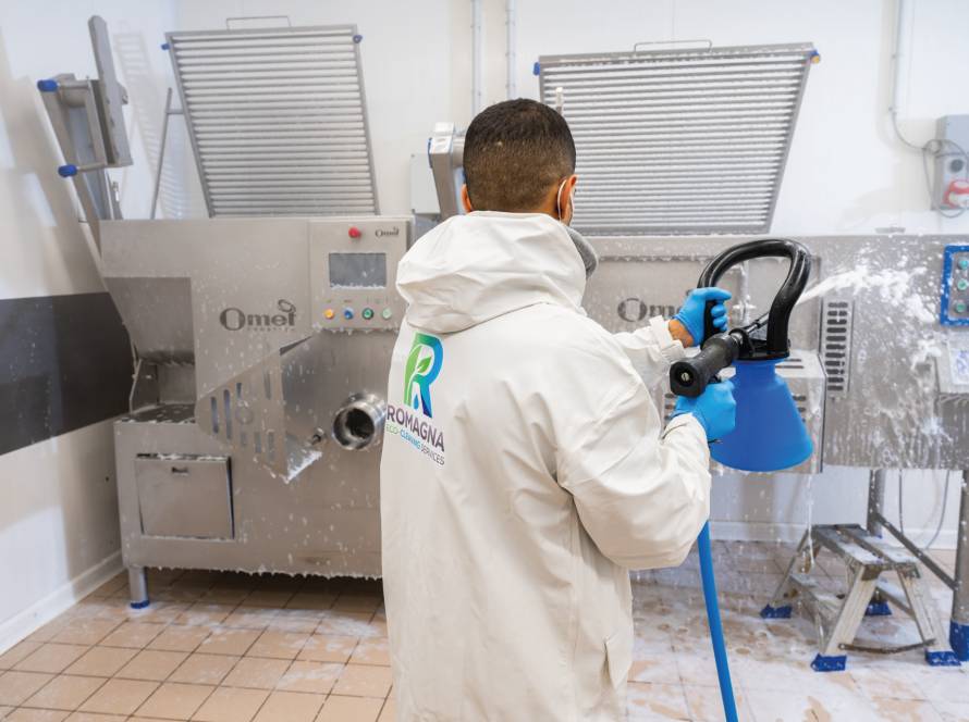 Romagna Eco-Cleaning Services - Pulizia Macchinari Industriali e Agricoli